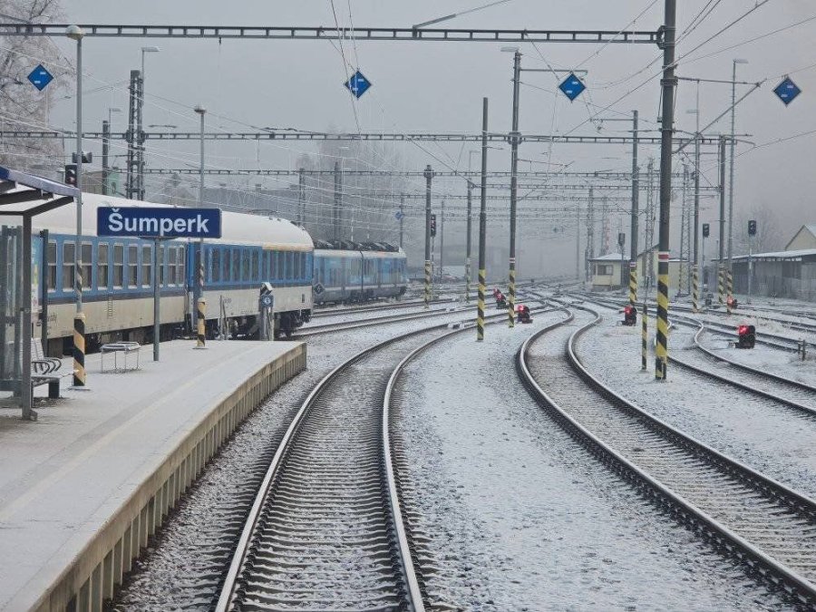 V Šumperku se vyskytlo průmyslové sněžení, poprvé po několika měsících tak sněžilo i mimo hory